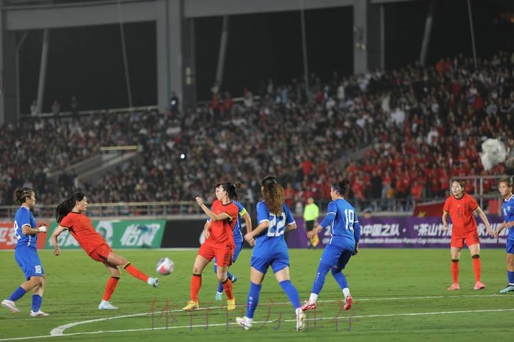 中国女足友谊赛0:3负于美国女足